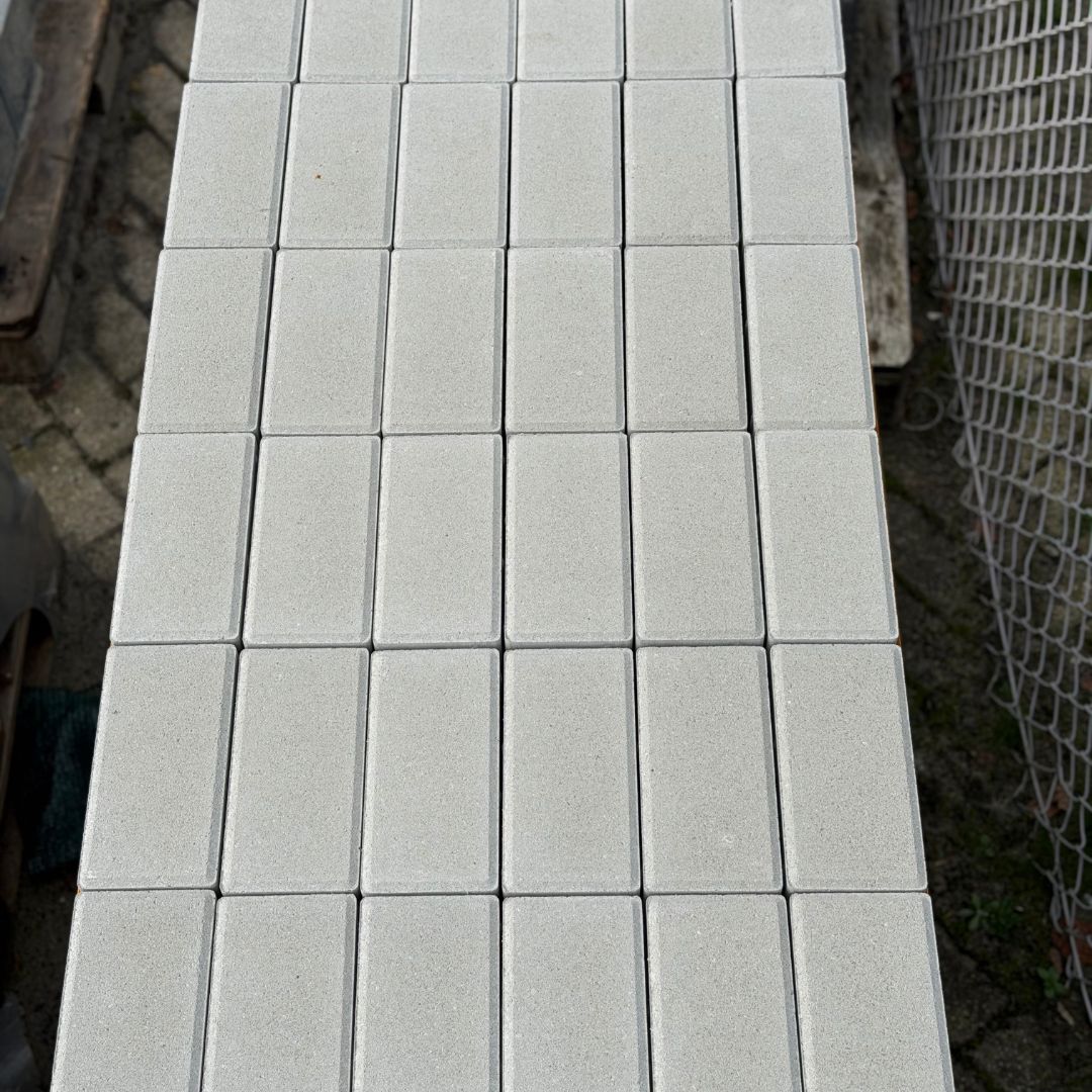 Betonklinker Grijs 21×10,5×8 cm – Voor oprit en pad - 8 cm